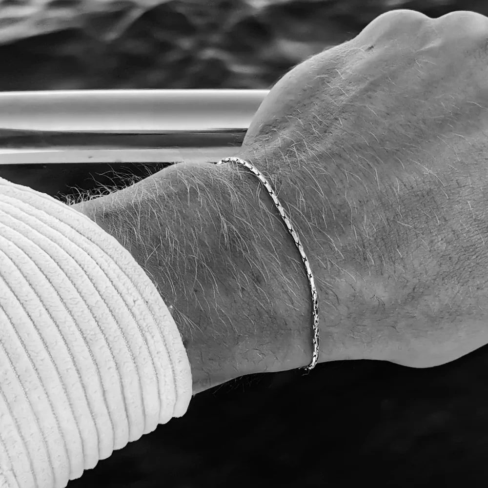 Wire Bracelet (Silver)